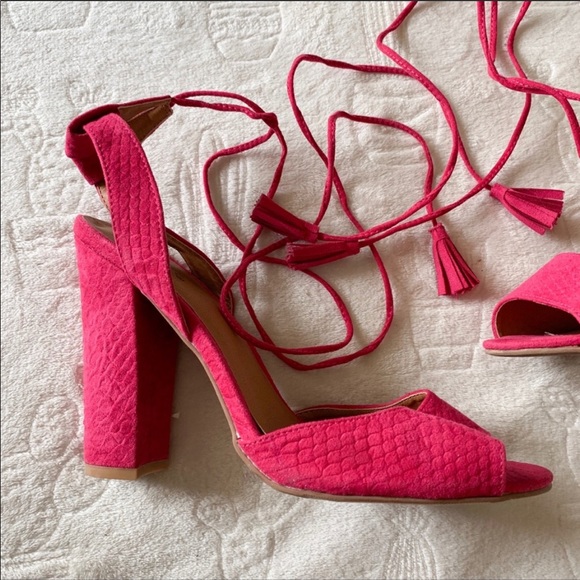 ☀️Qupid Tassel Hot Pink Peep Toe Chunky Heels - Picture 2 of 7